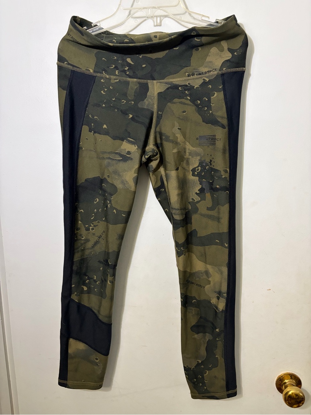 Women's under Armour project rock, camo leggings, medium